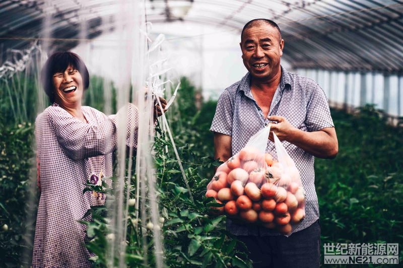 2018年5月28日是SNEC第十二届（2018）国际太阳能光伏与智慧能源（上海）大会展览开馆第一天。协鑫新能源光伏扶贫3.0&ldquo;鑫模式&rdquo;成功入选SNEC2018展会&ldquo;十大亮点&rdquo;，在N5馆举行的发布会上揭晓