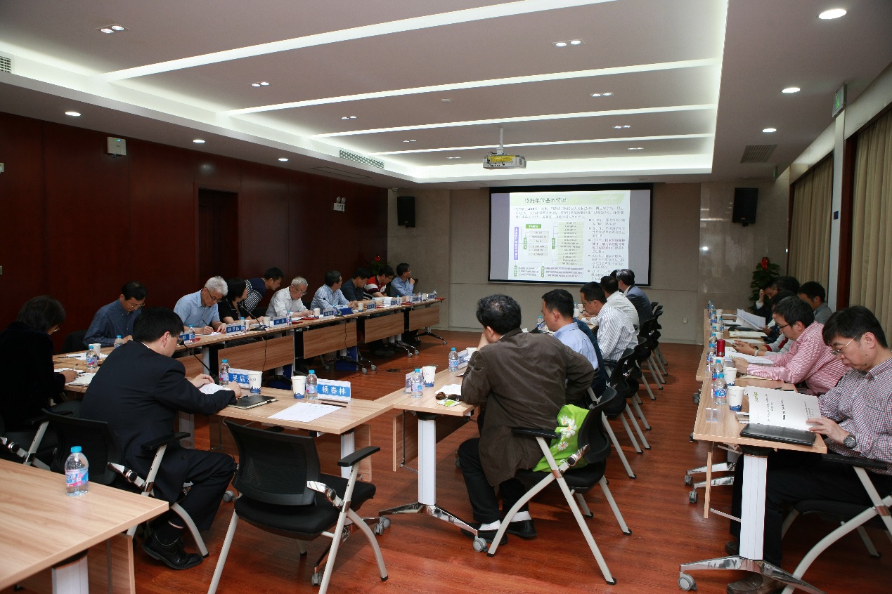 　　【中国仪表网 仪表会议】5月3日，国家环境保护城市土壤污染控制与修复工程技术中心(以下简称&ldquo;中心&rdquo;)技术委员会年度工作会议在沪顺利召开，中心依托单位上海市环境科学研究院聘任了中心新一届技术委员会，汇聚我国土壤领域顶级专家队伍组成的技术委员会审议了中心新一轮建设计划，共议中心发展大计、共谋发展良策。会议由中心主任、市环科院副院长黄沈发主持，上海市环保局吴启洲副局长出席会议并讲话