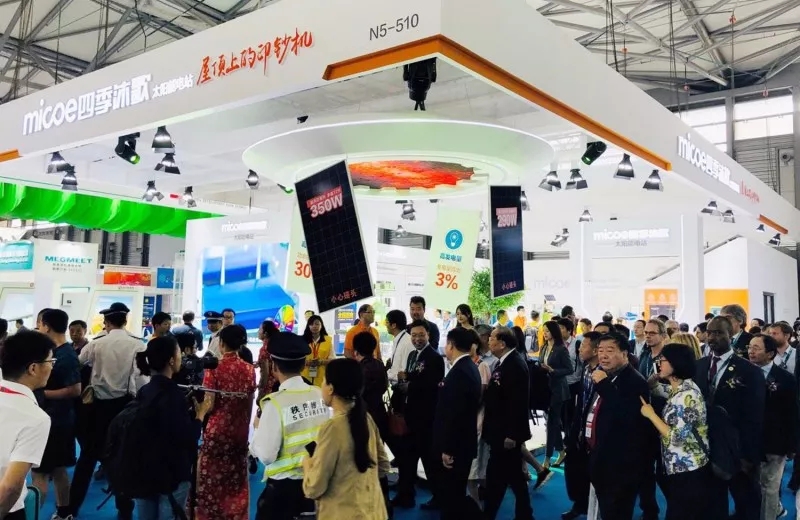 　　5月28日，由亚洲光伏产业协会（APVIA）等19个国际机构和组织联合主办的“SNEC第十二届（2018）国际太阳能光伏与智慧能源（上海）大会暨展览会”，在千呼万唤中正式拉开帷幕，来自全球95个国家和地区的1800余家展商汇聚上海新国际展览中心，用前沿的技术产品、高效的系统解决方案、前瞻的战略思考，释放出智慧能源的强大能量。　　作为全球领先的太阳能光热利用推动者，四季沐歌以“太阳能+”为核心理念，携全新太阳能电站系统解决方案惊艳亮相本届SNEC，用新科技、新产品、新方案、新标准构筑出极具未来感的“太阳