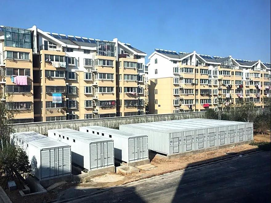 	中国储能网讯：日前，在国网江苏电力公司组织下，全国首套大规模储能接入“源网荷友好互动系统”成功投运。	 	南都艾科半导体储能电站成为全国首个通过系统测试并接入系统的电站，所有测试项目均达标准，标志着南都电源智慧储能系统实现新突破