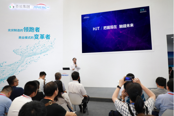 　　中国能源网|5月28日，晋能科技在2018上海SNEC展会上表示，在PERC等高效技术上已进行了丰富储备，并先后向领跑者项目供应了一批高效组件。&nbsp;　　晋能科技高效单晶PERC组件采用先进的ALD背面Al2O3钝化工艺，背面采用皮秒激光开槽，降低激光对硅片的损伤；由于采用了业内先进的电池后处理工艺，晋能科技PERC组件首年光衰还低于1.5%，优于常规单晶产品，也远远高出业内PERC4%~10%的平均水准