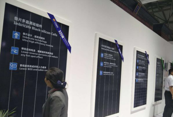 　　中国能源网|日前，东方日升宣布，随着“两新”战略布局的逐步推进，推出以“半片”为核心的九大新品阵列，以满足市场对于高技术、高质量、高效率且低成本产品的需求。&nbsp;　　东方日升本次展出的九大新品阵列核心为半片组件，包括300W 120片半片多晶黑硅组件、310W 120片半片密栅多晶PERC组件、360W 144片半片多晶黑硅组件、390W 144片半片单晶PERC组件等四款半片新品