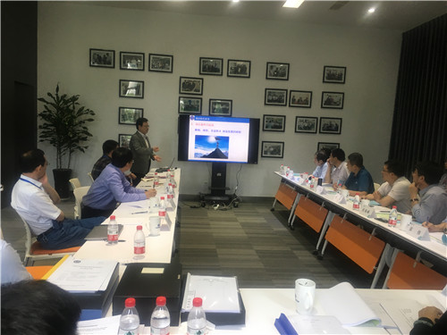 　　【中国仪表网 仪表新品】5月24日，中国科学院条件保障与财务局组织专家对中国科学院宁波材料技术与工程研究所承担的&ldquo;面向半导体薄膜超高速、低温外延的中压等离子体化学气相沉积系统&rdquo;和&ldquo;微细球状非晶粉末制备装置&rdquo;两个院科研装备项目进行了技术验收和综合验收。&nbsp;&nbsp;技术验收会现场&nbsp;&nbsp;现场查看研制仪器设备的运行情况&nbsp;&nbsp;现场查看研制仪器设备的运行情况&nbsp;　　两个项目的技术验收会于5月24日上午举行，条件