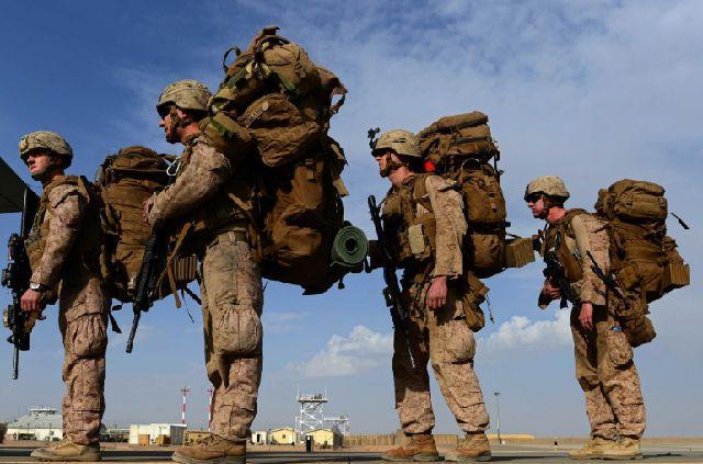 	中国储能网讯：你知道一位美国士兵需要背负多少电池重量吗？对于大部人来说，步行并且背负军事套件是一件令人厌烦的工作，因为电池占身体携带重量的四分之一。田纳西州橡树岭国家实验室的工作人员说：“通常美国士兵在野外携带大约20磅（9公斤）的防弹衣和18磅（8公斤）的电池