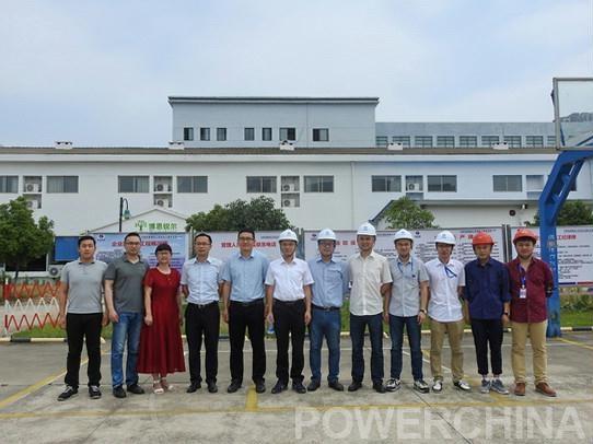 	中国储能网讯：5月24日，中国电建集团江西省电力建设有限公司承建的南昌市首座并网型微电网试点项目EPC工程在小蓝经济开发区泰豪科技园正式开工建设，吹响了江西电建公司进军综合能源服务市场、成为智慧能源综合服务商的冲锋号。通过本试点项目的建设，将实现该公司对微电网技术的实际运用，同时对微电网试点项目开展研究、展示及推广，对扩展市场业务、商务推广起到积极的示范作用