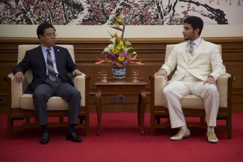 原标题：债务交叉违约，神秘“国企”国储能源谜底待揭开            【无所不能 文| 蚕豆】近期上市公司债务违约密集，一家本不惹眼的能源公司因在香港的美元债务违约也进入公众视线，并迅速引发舆论关注。该公司名为中国国储能源化工集团有限公司（下简称：国储能源），自称国企，但其实身份疑点重重