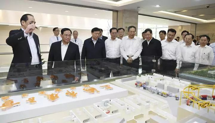 原标题：昨天这场重磅会议，长三角4省市党政主要领导都来了！             6月1日，长三角地区主要领导座谈会在上海召开。中共中央政治局委员、上海市委书记李强，上海市委副书记、市长应勇；江苏省委书记娄勤俭，江苏省委副书记、省长吴政隆；浙江省委书记车俊，浙江省委副书记、省长袁家军；安徽省委书记李锦斌，安徽省委副书记、省长李国英出席会议