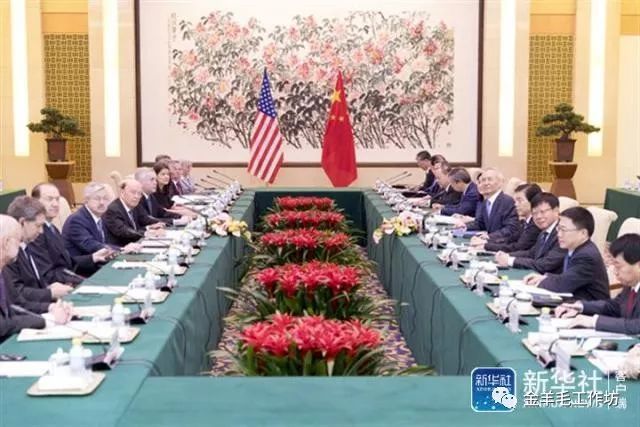 原标题：中美贸易谈判，中国的底牌            关注 导读：3日午后，中方就中美经贸磋商发表声明，新华社的通稿不长，但信息量非常大，尤其是一句：   中美之间达成的成果，都应基于双方相向而行、不打贸易战这一前提。如果美方出台包括加征关税在内的贸易制裁措施，双方谈判达成的所有经贸成果将不会生效