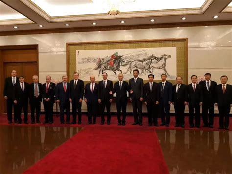 原标题：中国就中美经贸磋商声明：若美出台制裁措施 此前成果无效            来源：《澳华财经在线》编辑：Axin 文章类型：综合报道   ACB News《澳华财经在线》6月4日讯 美国商务部长罗斯提前到京开启谈判，谈判一天半后，中方就中美经贸磋商声明：农业、能源等领域有积极具体进展；如美出台加征关税等贸易制裁，谈判成果将不会生效。  截止发稿时，美方尚未对本轮谈判发表声明，也没对中方声明进行回应