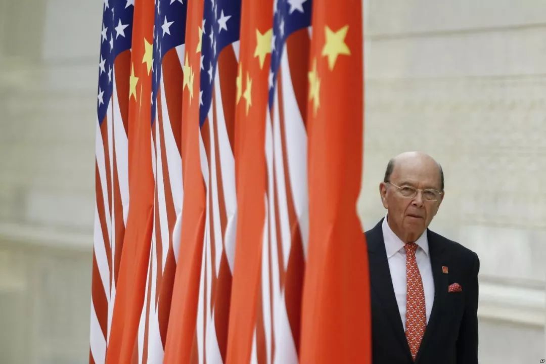 原标题：中国称如果美国加征关税，双方达成的经贸成果将不会生效             中国6月3日表示，如果美国总统特朗普实施其加征关税的威胁，中美贸易谈判中做出的所有承诺都会被撤回。 尽管据报道双方在6月2-3日的会谈中在减少中国对美国3750亿美元（约合24068亿元）的商品贸易顺差方面取得了一些进展，但特朗普于5月29日重启对500亿美元（约合3209亿元）中国进口产品征收关税的计划，让谈判陷入动荡
