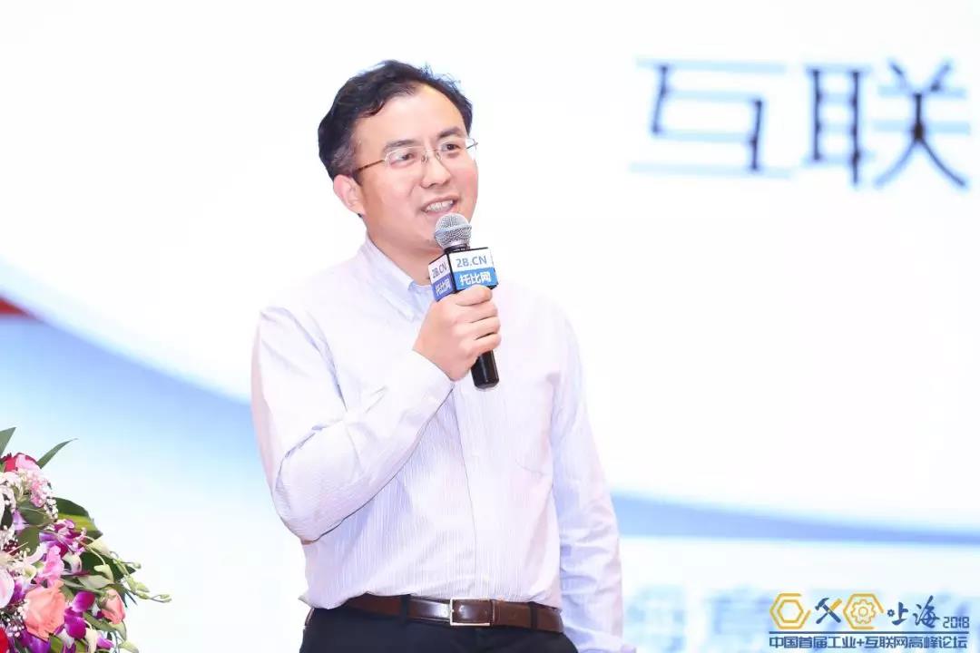
                    
	5月25日，由中國(guó)電子商務(wù)協(xié)會(huì)B2B行業(yè)分會(huì)提供戰(zhàn)略指導(dǎo)，B2B行業(yè)專業(yè)媒體托比網(wǎng)主辦的中國(guó)首屆“工業(yè)+互聯(lián)網(wǎng)”高峰論壇在上海舉行。本屆高峰論壇以 “新模式、新通路、新變革”為主題，由宜信翼啟云服、工控維修在線、工業(yè)服務(wù)聯(lián)盟協(xié)辦，來自全國(guó)各地的工業(yè)B2B行業(yè)人、工業(yè)互聯(lián)網(wǎng)平臺(tái)、投資人、品牌電商、以及服務(wù)商、分銷商代表以及終端工廠共約1000人參加了此次會(huì)議