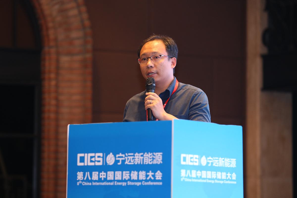 	中国储能网讯：5月19日至21日，“第八届中国国际储能大会”在深圳隆重召开， 来自中国、美国、德国、英国、加拿大、西班牙、日本、韩国、澳大利亚等国和地区1500余位政府机构、科研院所、行业组织、电力公司、新能源项目单位、系统集成商等代表出席本次大会。	来自上海燃料电池汽车动力系统有限公司的技术总监王晓华先生发表了题为