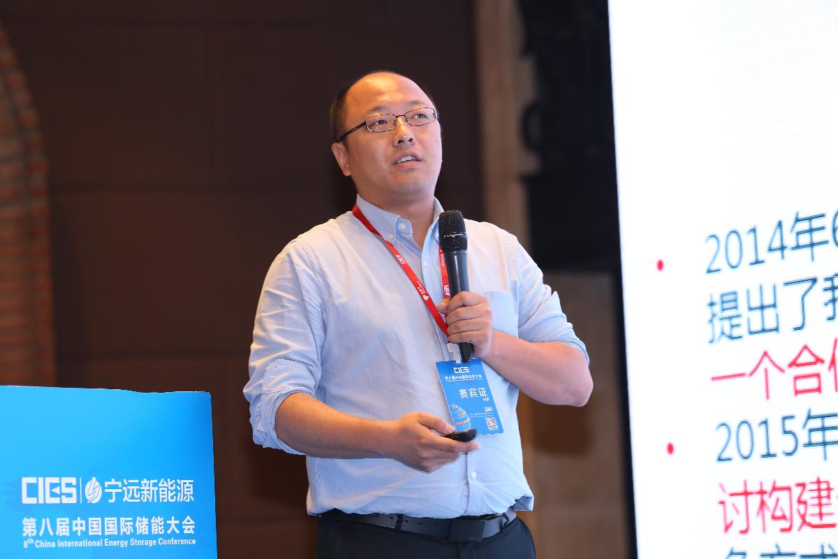 	中国储能网讯：5月19日至21日，“第八届中国国际储能大会”在深圳隆重召开， 来自中国、美国、德国、英国、加拿大、西班牙、日本、韩国、澳大利亚等国和地区1500余位政府机构、科研院所、行业组织、电力公司、新能源项目单位、系统集成商等代表出席本次大会。	电子科技大学机械与电气工程学院副教授张真源在能源区块链&云储能专场，发表了题为“能源区块链应用与展望”的精彩演讲
