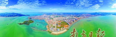 原标题：奋力把汕尾建设成沿海经济带靓丽明珠             汕尾海岸线全省第二长，且紧邻珠三角东岸，拥有不可比拟的后发优势。彭文昌 摄  汕尾是个承载着红色记忆的革命老区，在中国革命进程中作出了重要贡献