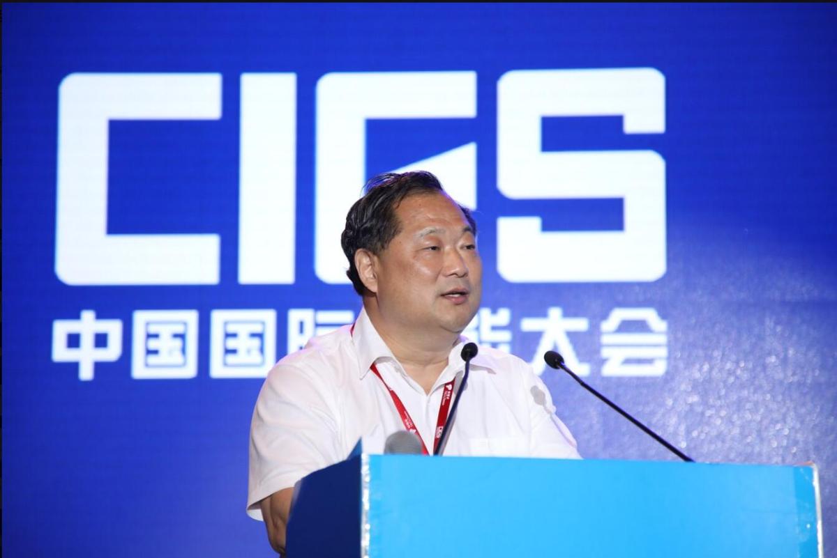 	中国储能网讯：5月19日至21日，“第八届中国国际储能大会”在深圳隆重召开， 来自中国、美国、德国、英国、加拿大、西班牙、日本、韩国、澳大利亚等国和地区1500余位政府机构、科研院所、行业组织、电力公司、新能源项目单位、系统集成商等代表出席本次大会。	深圳供电局有限公司技术专家、教授级高工杨忠亮在“直流配电与储能专场”，发表了题为“储能在直流配网中应用发展探讨”的精彩演讲