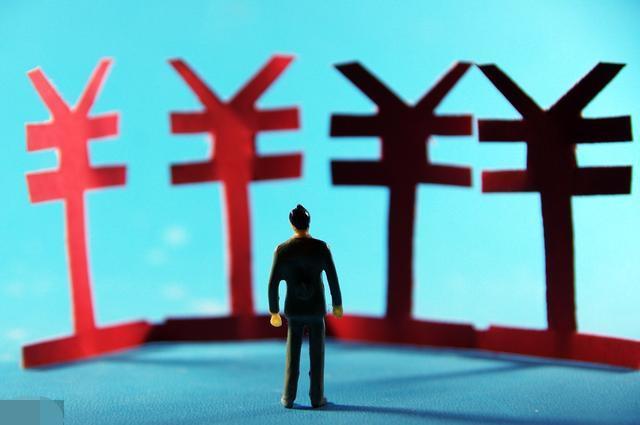 原标题：美国的经济及地缘制裁触动了谁的 “神经”？            今年以来，美国在经济及地缘政治上频放“大招”：3月8日宣布，由于进口钢铁和铝产品危害美国“国家安全”，美国将对进口钢铁和铝产品分别征收25%和10%的关税，关税措施于3月23日正式生效；4月份开始针对伊朗及俄罗斯发出制裁信号，4月6日美国财政部对俄罗斯实施新一轮制裁，对象包括7名俄罗斯商人及其控股公司、17名俄高官、一家俄国有武器进出口企业及其下属银行实施制裁；5月8日美国总统特朗普宣布，美国决定退出《关于伊朗核问题的全面协议》（J