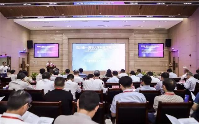 原标题：清华大学107项科技成果在四川寻求转化             以下内容摘录于《成都日报》，特向该报及记者王李科致敬： 6月4日，四川省—清华大学科技成果对接会在天府新区举行，清华大学发布了在能源、电子信息、新材料、环境、交通规划、先进制造6个领域取得的107项科技成果，并寻求在川对接转化。 对接会上，清华四川能源互联网研究院分别与国家能源集团北京低碳清洁能源研究所签署备忘录，与西南油气田公司签署战略合作协议，并与四川长虹电子控股集团、北京京东叁佰陆拾度电子商务公司、电子科技大学、华为软件技术公司