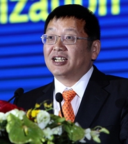 　　经济日报-中国经济网北京6月6日讯 &nbsp;6月5日晚间，中国石油（00857.HK）发布公告称，董事会决议调任公司非执行董事章建华为公司执行董事，并委任其担任公司总裁，委任李鹭光担任公司副总裁。此外，章建华获委任为投资与发展委员会主任委员并不再担任健康、安全与环保委员会主任委员，段良伟获委任为健康、安全与环保委员会主任委员