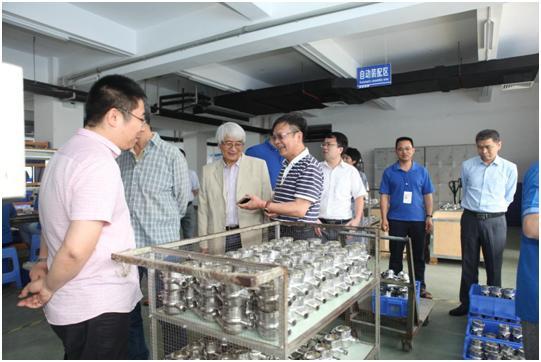 　　【中国仪表网 仪表新品】2018 年6月4日，中国仪器仪表行业协会在福建福州召开了由福建上润精密仪器有限公司和福水智联技术有限公司联合研制生产的&ldquo;一体式智能物联网水表&rdquo;新产品鉴定会。鉴定委员会由中国计量科学研究院、福州物联网开放试验室、相关行业协会、高校、用户单位、企业等领域的9位专家组成，中国计量科学研究院原流量实验室主任李旭副研究员担任鉴定委员会主任，福州物联网开放实验室副总裁许明伟博士担任副主任