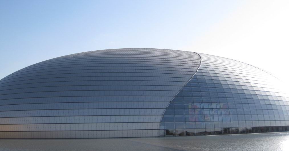 近日，中建材（宜兴）新能源有限公司轻薄高透光伏玻璃智能生产线竣工仪式在环科园举行。财经日历资讯快递贵金属模拟交易贵金属专家直播室金投网贵金属行情软件据悉，此次竣工的轻薄高透光伏玻璃智能生产线，总投资5．5亿元，其中装备投入3亿多元，是国内外光伏行业智能化程度最高的生产线之一