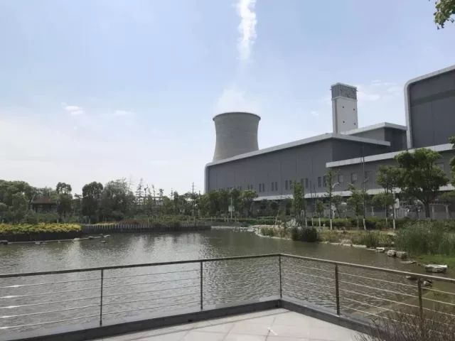 原标题：朱共山：加快推进光伏平价上网进程（附精彩视频）             △全球太阳能理事会主席朱共山 由于技术的进步，我们的清洁能源和新能源的价格在快速地下降。 2006年，协鑫多晶硅当时每公斤的成本是175美元
