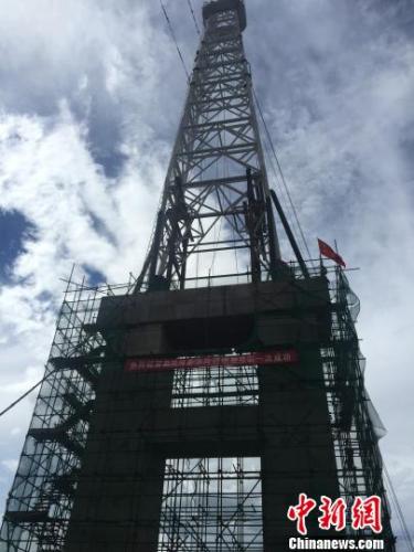 　　6日，由中国石油管道局工程有限公司管道设计院设计的楚攀天然气管道工程项目关键控制性工程的标志性作业——勐岗河悬索跨越北岸塔架吊装顺利完成。至此，国内跨度最大天然气管道悬索跨越两岸塔架吊装全部完成
