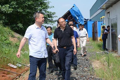 　　5月29日，专项工作抽查组奔赴湖南常德、怀化两地。 本文图均为 澎湃新闻记者 胥辉 图　　　“对生产地条钢的问题整改还是到位的，但发现了新增产能的苗头