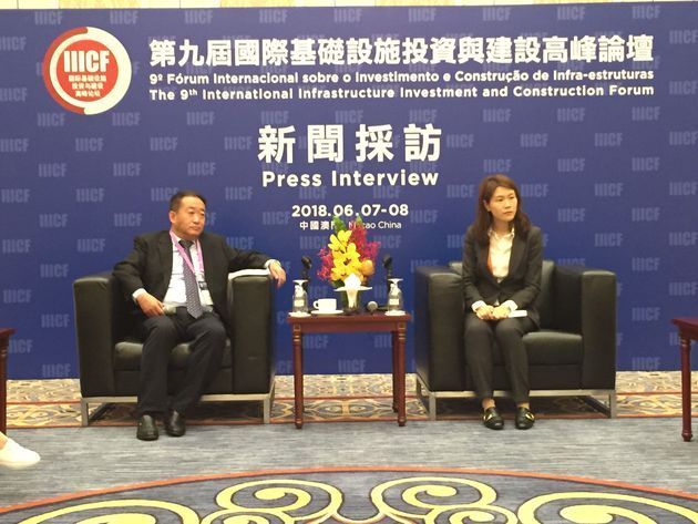 原标题：每日经济新闻专访中国电建副总经理李燕明：中企要从“包工头”向全周期服务提供商转变            　　“一带一路”倡议作为由中国首倡的国际发展合作框架，自2013年提出以来，已经得到越来越多国家的支持和响应。  据由中国发展研究基金会和中国对外承包工程商会联合发布的首份《“一带一路”国际基础设施合作白皮书》统计，到2017年底，中国已经累计与86个国家和国际组织签署了100份合作文件，涵盖基础设施、产能、投资、经贸、科技等诸多领域