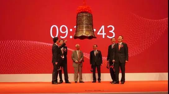 中国储能网讯:6月11日,宁德时代新能源科技股份有限公司(简称“宁德时代”)在深圳证券交易所挂牌上市。公司股票简称“宁德时代”,证券代码“300750”