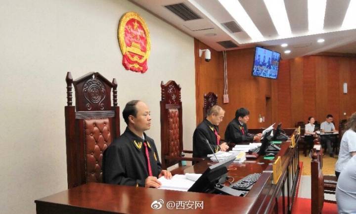 原标题：又一非吸案开庭审理：集资1.9亿元 涉及人员3100人            西安网讯(西安广播电视台《零距离》全媒体记者杨涛程星)6月12日，西安市中级人民法院公开开庭审理了一起涉及集资群众3100余人次，集资金额1.956亿元的非法吸收公众存款案。  西安市人民检察院指控：自2011年1月至2012年7月24日以来，被告人李某乡、李某、冯某强、杨某红等人分别以西安久安创投公司及久安公司第一分公司、陕西长治能源公司、陕西协和学院、久安老年公寓的名义面向社会不特定群众非法集资
