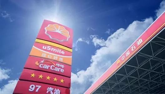 原标题：能源资讯|新技术或将大幅降低DAC成本            关注我们 【BioFuelDaily网6月11日报道】未来某一天，你购买的汽油可能会直接来源于空气中的二氧化碳，而不是地下的石油。加拿大碳工程公司（Carbon Engineering）的科学家们声称，他们发现了一种更低成本的从大气中提取二氧化碳并将其转化为汽油或其他燃料的方法，这种方法可在不影响现有车辆的前提下，大幅减少交通运输中的碳排放量