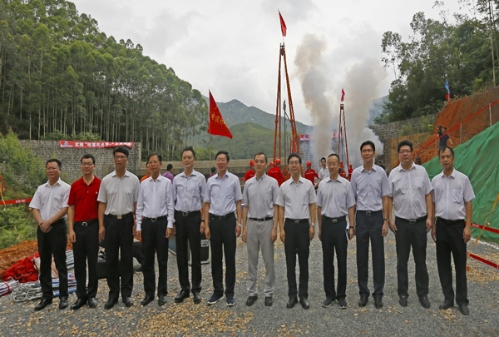 原标题：中国核电云霄抽水蓄能电站可研勘测正式启动                            6月9日，中国核电旗下的漳州能源自主开发建设的福建云霄抽水蓄能电站可研勘测在项目现场正式启动,该抽蓄项目与核电项目按照“核蓄一体化开发运营”新模式开展前期工作，对探索创新核电企业开发运营新模式具有重要意义。福建省人大常委会副主任、漳州市委书记檀云坤,市长刘远，中核集团总经理助理李晓明出席启动仪式