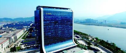 	中国储能网讯：作为全球动力电池龙头，宁德时代上市前后均引起了市场的明显关注。可以看到，2017年在全球动力电池行业，宁德时代战胜松下、三星及LG，取得出货量全球第一的成绩，国内市场份额占比达27%