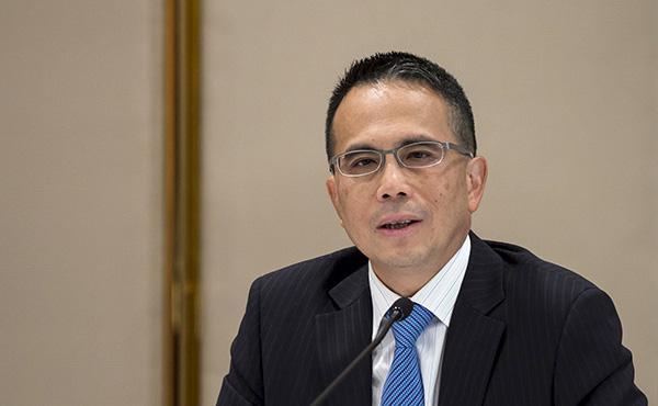 原标题：出生在香港却成了外国人，还是隐形世界首富，今跑到澳洲投资百亿            李泽钜接手李氏帝国之后，终于第一次出手了。他花了770亿港币，折合百亿美元在澳洲投资了天然气管道经营商APA