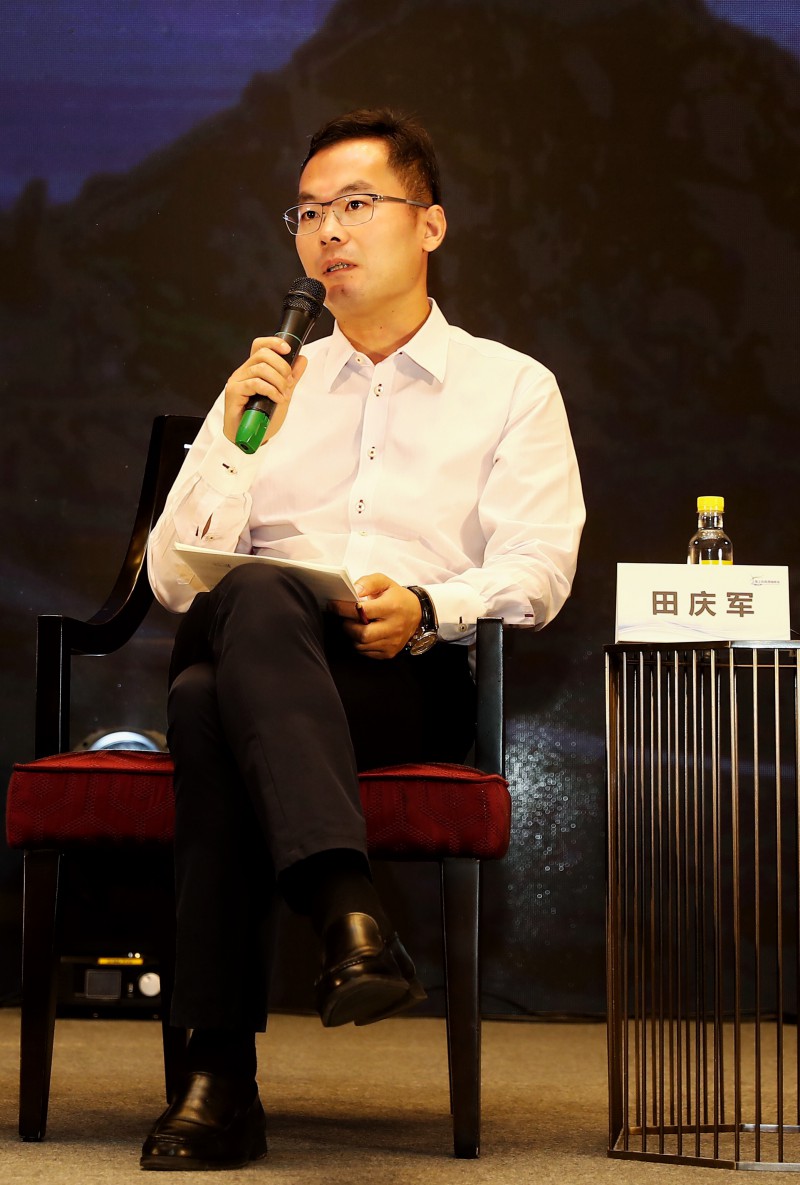 图为远景能源副总裁田庆军 “中国海上丰富的风资源、靠近负荷中心、对环境影响小等特性,注定未来会成为中国风电开发的重点,潜力不可限量。”在2018海上风电领袖峰会上,面对主持人的提问,远景能源副总裁田庆军说,海上风电一直都是远景能源非常重视的市场