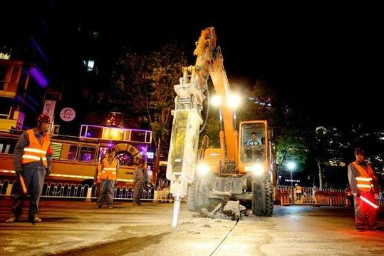　　国网北京市电力公司通过&ldquo;一线工作月&rdquo;活动，深化&ldquo;三走进&rdquo;（走进基层现场、走进各级政府、走进广大客户），注重学习宣贯，形成了改革发展创新的生动实践。　　在巩固去年以每周五为&ldquo;一线工作日&rdquo;的基础上，国网北京电力创新将今年5月和10月确定为&ldquo;一线工作月&rdquo;