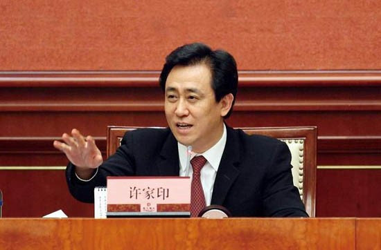 原标题：恒大创始人许家印的创业历程，不禁令人自愧不如            相信对于许家印我们大家并不陌生，恒大集团CEO，那么他如今辉煌的成就又是如何的来的呢？让我们来了解他创业背后的故事。  很多人都知道恒大，那么恒大到底占据了国内外媒体多少版面呢？许家印到底有多强？截至目前，所有媒体很少谈及1997年至2006年间许家印做了哪些事情