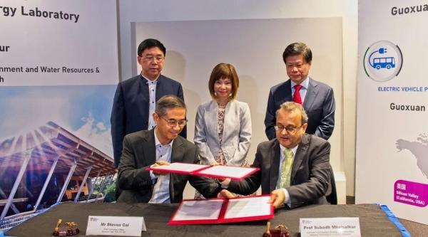 	中国储能网讯：新加坡南洋理工大学(新加坡南大)和中国领先的电池制造商国轩高科动力能源有限公司（国轩）合作开发电动汽车的创新储能技术。	在现有合作的基础上，南大和国轩正在签署一项开发新技术的协议，该技术用于克服与电池有关的挑战，包括电池有限的充电周期，以及与各种可再生能源的集成