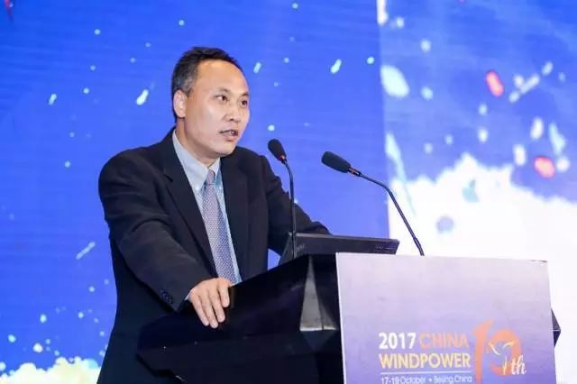 原标题：十位大佬眼中的海上风电：2020年5GW装机目标相对保守            连续两年装机下滑的中国风电市场如何走出困境？ 海上风电是被寄予厚望的。 截至目前中国海上风电已经超过了250万千瓦装机容量，按照十三五规划，到2020年中国将完成500万千瓦（5GW）的装机容量，这一目标能否完成，甚至超额完成，是行业内最关心的话题之一，这个问题在“2018海上风电领袖峰会”得到了详细解答