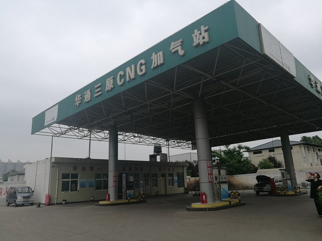 原标题：近四成加气站房产权证存瑕疵 华通能源IPO未充分披露项目“违规违建”风险            　　地方燃气公司通过IPO解资金之渴，已成常态。西安华通新能源股份有限公司（以下简称华通能源）成为又一家闯关IPO的燃气公司