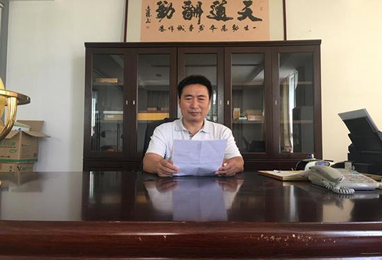 原标题:全量新能源公司以技术创新践行工匠精神 人民网消息 “我们通过技术创新,研发新型正极材料并实现量产化,不仅提升了锂电池的能量密度和使用寿命,还使生产成本进一步下降。”广东省汕头市全量新能源科技有限公司(以下简称全量新能源)董事长全洪刚近日在接受采访时这样说