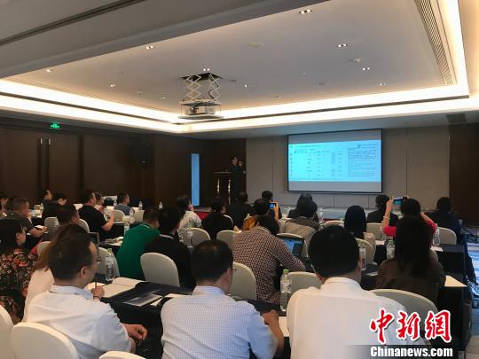 　　图为中国（重庆）-东盟清洁能源应用研讨与技术交流会。　钟旖　摄　　“东盟区域内清洁能源资源种类丰富，各国资源禀赋及开发条件差异较大