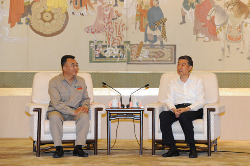 王勇在会见张黎明同志和先进事迹报告团成员时强调,要以习近平新时代中国特色社会主义思想为指导,学习时代楷模,创造一流业绩6月27日,中央宣传部、国务院国资委、中华全国总工会、天津市委联合举办的“时代楷模”张黎明先进事迹报告会在北京人民大会堂隆重举行。报告会通过宣传表彰张黎明的先进事迹,旨在弘扬劳模精神、劳动精神和新时代产业工人的优秀品格,激励全社会各行各业的劳动者,特别是中央企业广大干部职工,深入学习贯彻习近平新时代中国特色社会主义思想和党的十九大精神,积极投身新时代中国特色社会主义的伟大实践,凝