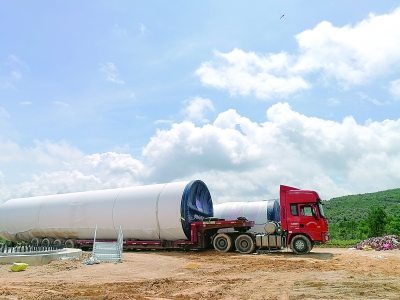 
靈川靈田風(fēng)電場風(fēng)機塔筒。


靈川靈田風(fēng)電場升壓站的建設(shè)在推進中