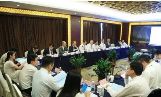 　　就在昨天，國家發(fā)展改革委、商務(wù)部發(fā)布了《外商投資準(zhǔn)入特別管理措施(負(fù)面清單)(2018年版)》(以下簡稱2018年版負(fù)面清單)。涉及金融、交通運(yùn)輸、商貿(mào)流通、專業(yè)服務(wù)、制造、基礎(chǔ)設(shè)施、能源、資源、農(nóng)業(yè)等各領(lǐng)域，共22項開放措施