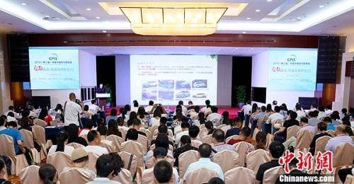 　　今天(28日)，由工业和信息化部赛迪研究院主办、新能源汽车报承办的“2018(第三届)中国充电桩创新峰会”在北京成功召开，政府主管部门相关领导、行业专家、高校学者、整车和充电桩企业高管、权威媒体等300多人出席，会议规模和档次均创历届新高。　　近年来，我国充电网络建设稳步推进，公共场所、居民小区、单位内部、高速公路等主要场所覆盖率大幅提升
