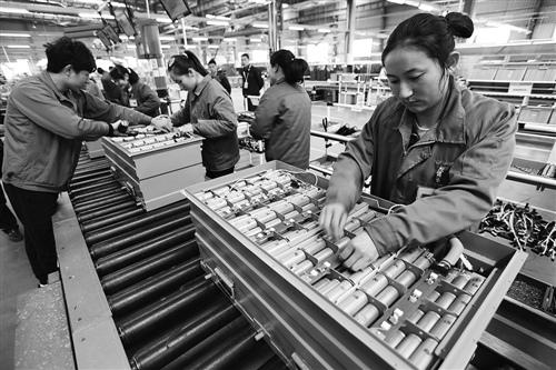 	中国储能网讯：沃特玛的资金链相对来说非常紧张，它现在依赖的就是外部资金的驱动，需要不断开拓外部的投资机构包括开发银行等融资渠道的资金。	新能源产业发展正为动力电池企业带来政策和市场红利，一度，宁德时代、比亚迪、沃特玛都是业绩推崇的代表企业