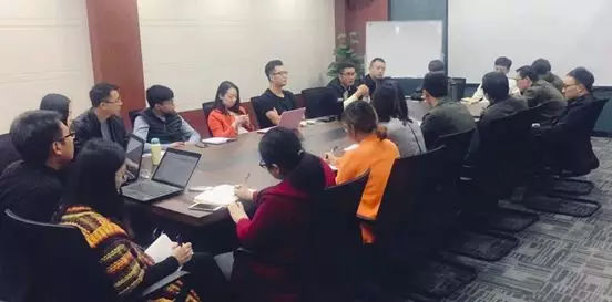 原标题:走进能源互联网:80、90一代第四次工业革命历史机遇中的梦想与实践 电力一直是中国的垄断性资源,民营经济和创业公司很难切入,但西方发达国家均经历过电力市场化改革的过程,时至今日,我国的电改浪潮也终于降临了。 在不少业内人士看来,信息技术与互联网大发展的第三次工业革命的超级机会已经逐渐消失,想要做出一家伟大的公司,必然是要站在人类历史发展的浪潮之巅,而人类第四次工业革命是“能源革命”