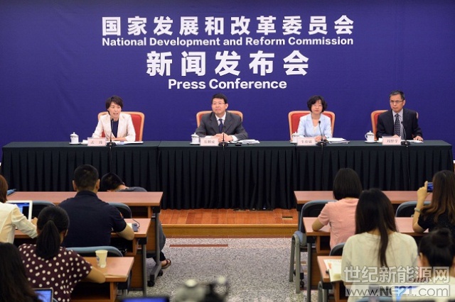 7月2日上午，国家发展改革委举行&ldquo;创新和完善促进绿色发展价格机制&rdquo;专题新闻发布会。政研室副主任、委新闻发言人孟玮主持发布会