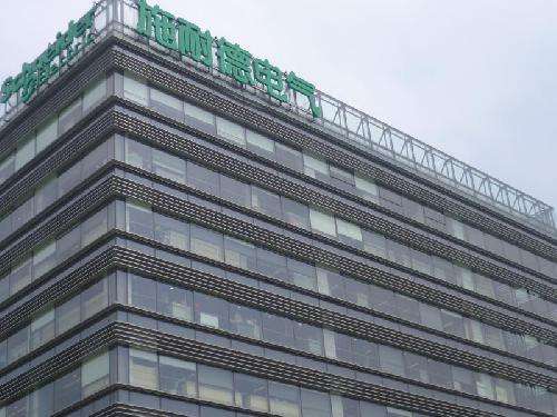 　　【中国仪表网 仪表企业】近日，全球能效管理与自动化领域数字化转型的领导者施耐德电气宣布，将携手合作伙伴为青海大美煤业股份有限公司(以下简称&ldquo;青海大美&rdquo;)在建的甘河工业园区尾气综合利用烯烃制备项目，提供高压变频器及变频顾问系统，结合全生命周期数字化服务，保障关键设备的稳定可靠运行，助力客户优化能效，降低成本，实现卓越运营。&nbsp;&nbsp;　　青海大美于2012年成立，致力于在青海木里地区加快煤炭资源上下游产业融合，提升煤炭资源开发综合效益，实现地区经济社会可持续发展